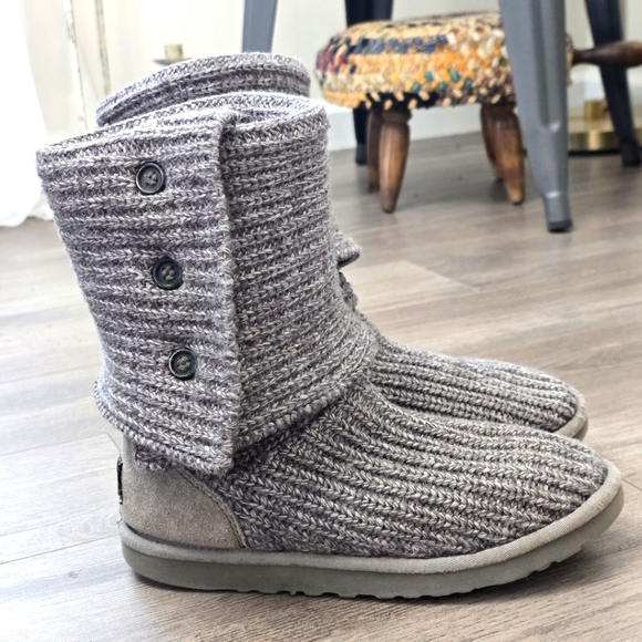 UGG Classic Cardy Button Detail Fold Over Boots Grey Sweater Size 7 Cabin - Picture 1 of 9